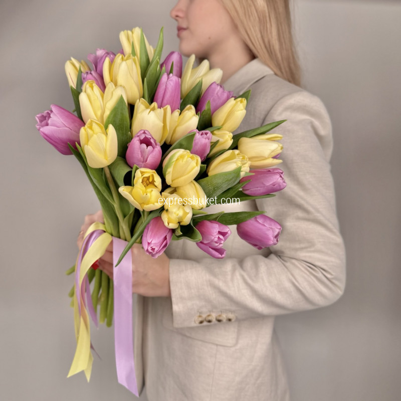 Букет с тюльпанами "Нежный микс"
